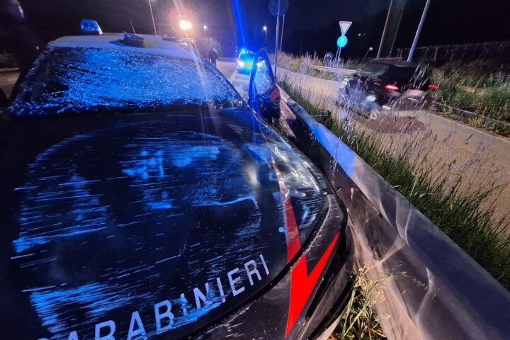 autoCarabinieri_speronata