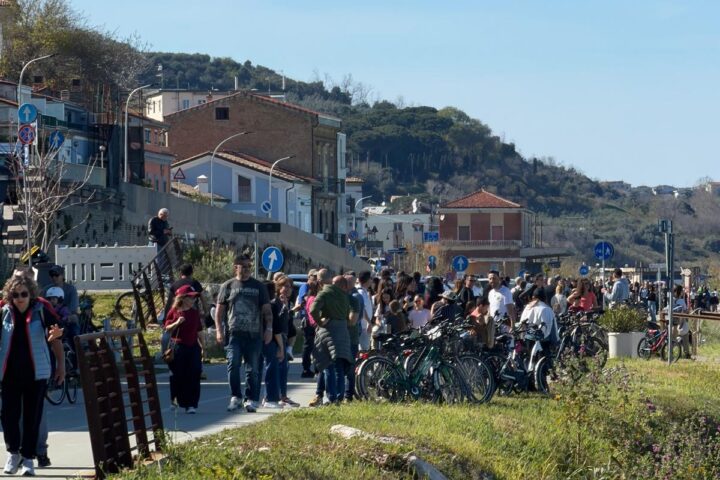 La costa dei trabocchi presa d'assalto dai turisti