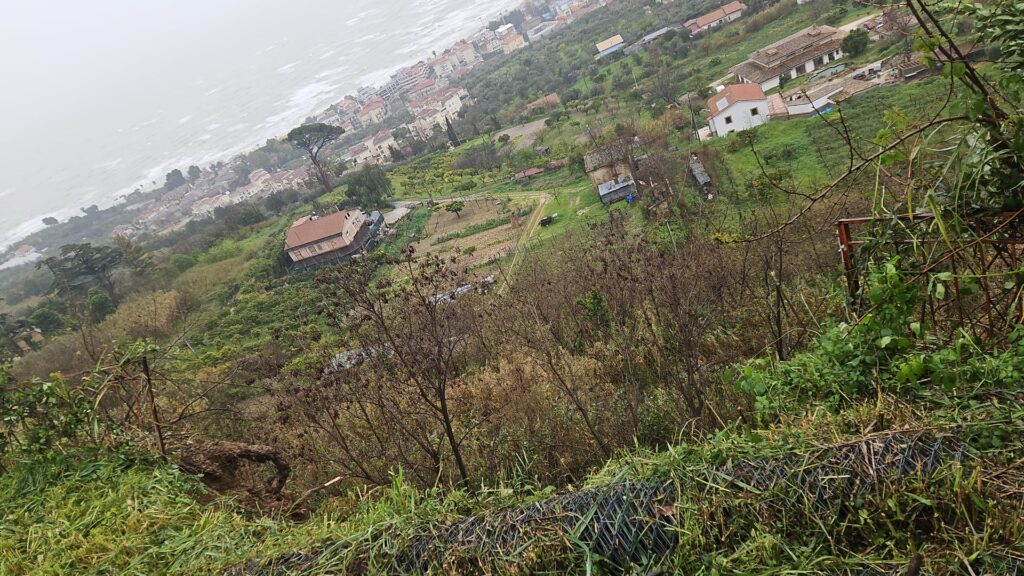 Una vista dall'alto della zona di San Michele, dove si è verificato uno smottamento