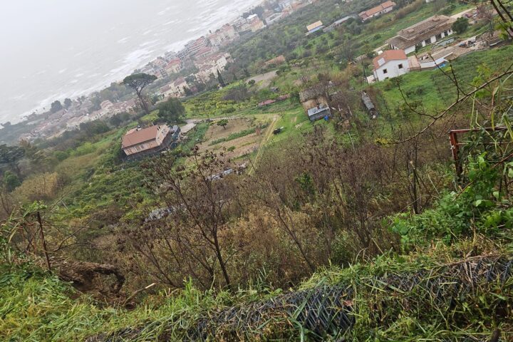 Una vista dall'alto della zona di San Michele, dove si è verificato uno smottamento