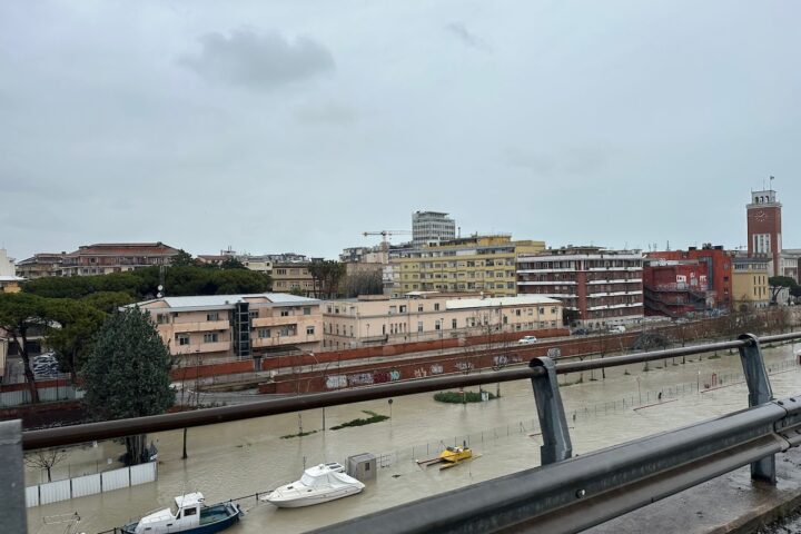 Secca nel Porto Canale costringe tre pescherecci ad attraccare a Ortona: la marineria pescarese chiede attivazione dello stato di emergenza