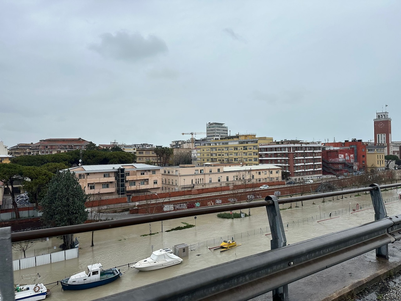 Secca nel Porto Canale costringe tre pescherecci ad attraccare a Ortona: la marineria pescarese chiede attivazione dello stato di emergenza