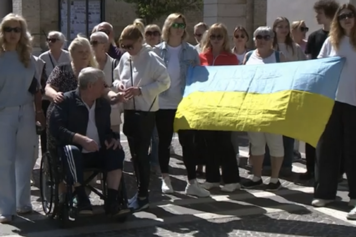 Flash mob ucraini a Pineto municipio