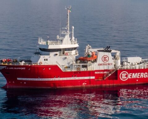 La nave life support di emergency è attesa al porto di Ortona per il 30 aprile con 68 migranti a bordo