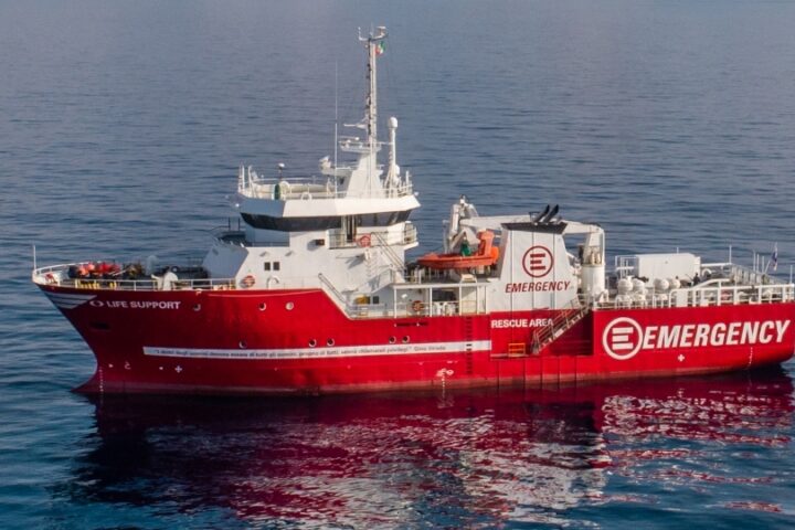 La nave life support di emergency è attesa al porto di Ortona per il 30 aprile con 68 migranti a bordo