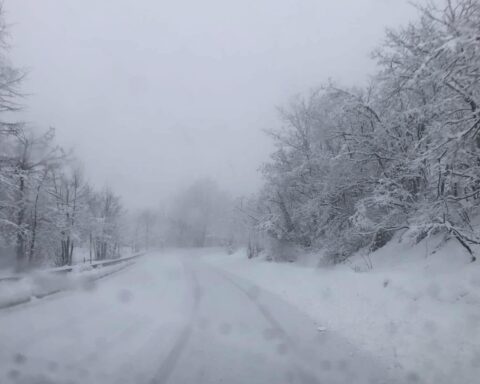 neve su strada a caramanico