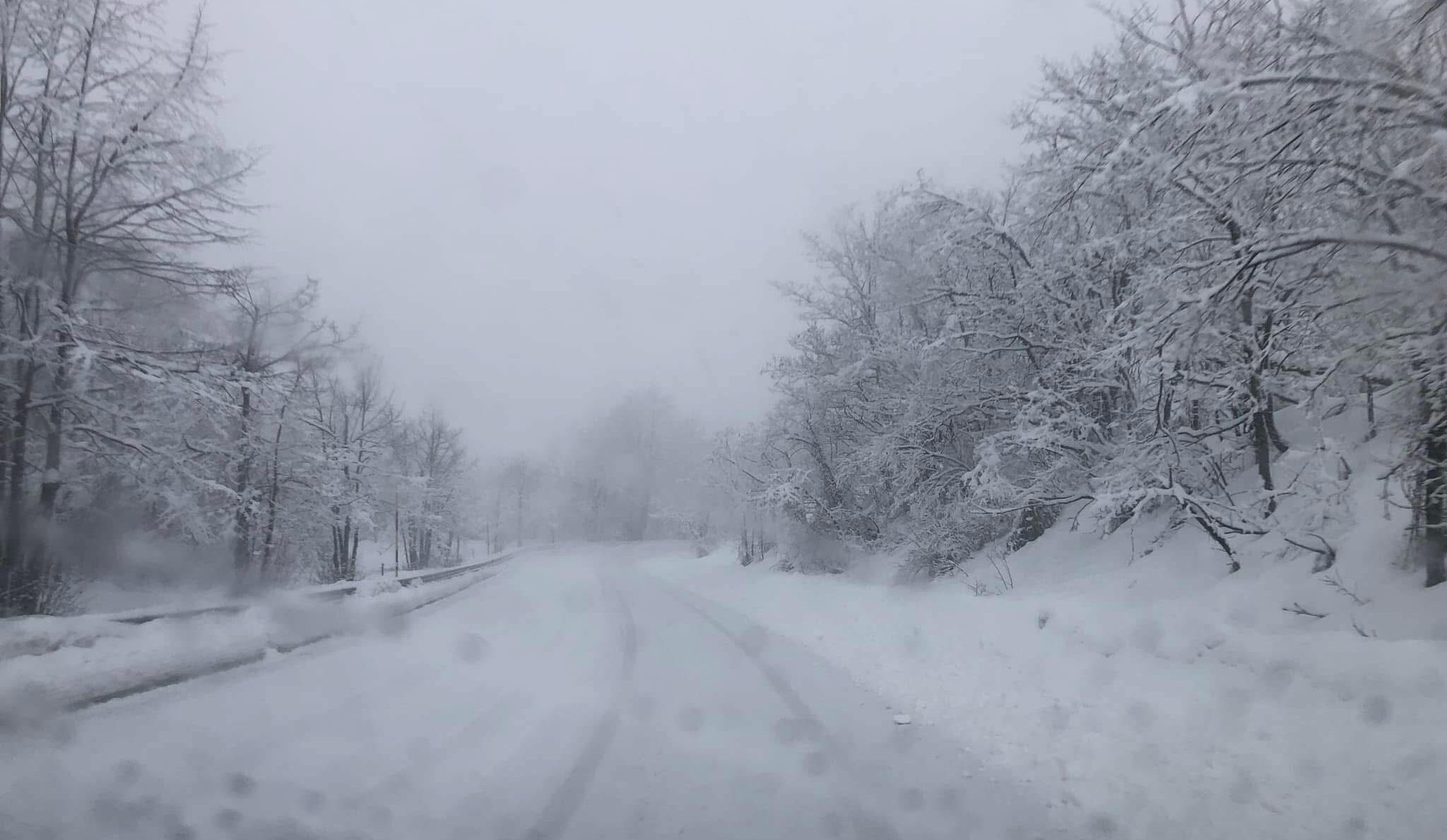 neve su strada a caramanico