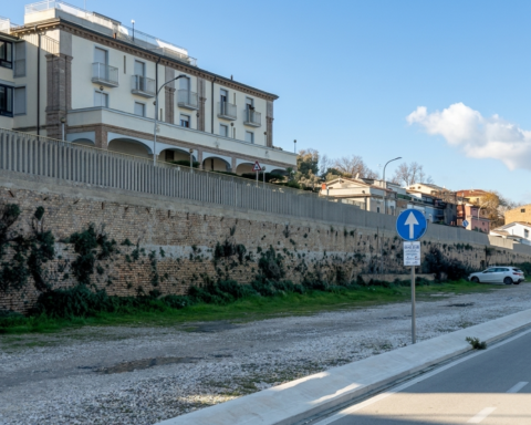 Il parcheggio sul mare di San Vito Chietino, utilizzato solo nel periodo estivo