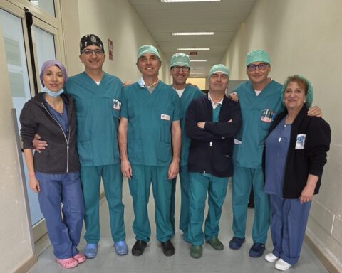 Penne, eseguito con successo il primo impianto uditivo a conduzione ossea