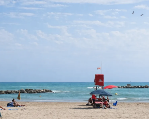 Spiagge libere, l’associazione Mare Libero lancia l’allarme: la fusione dei Comuni potrebbe portare a una riduzione delle spiagge libere