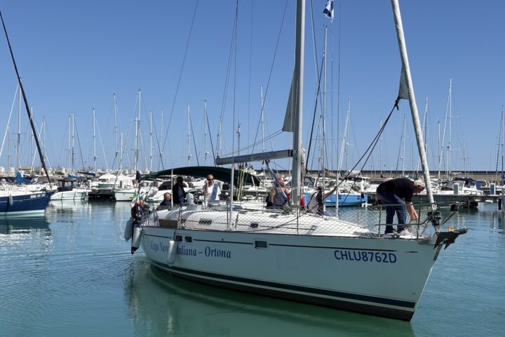 Sottocosta, il mare abbatte le barriere: al Marina di Pescara nasce una base permanente per la vela inclusiva
