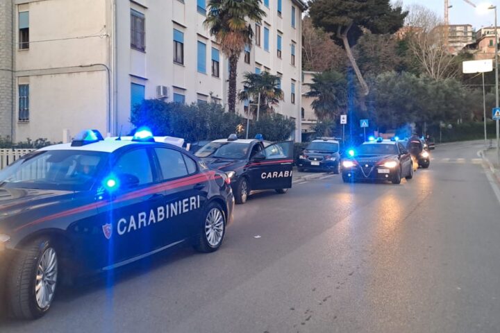 I carabinieri arrestano per furto di Rolex, una coppia a Silvi