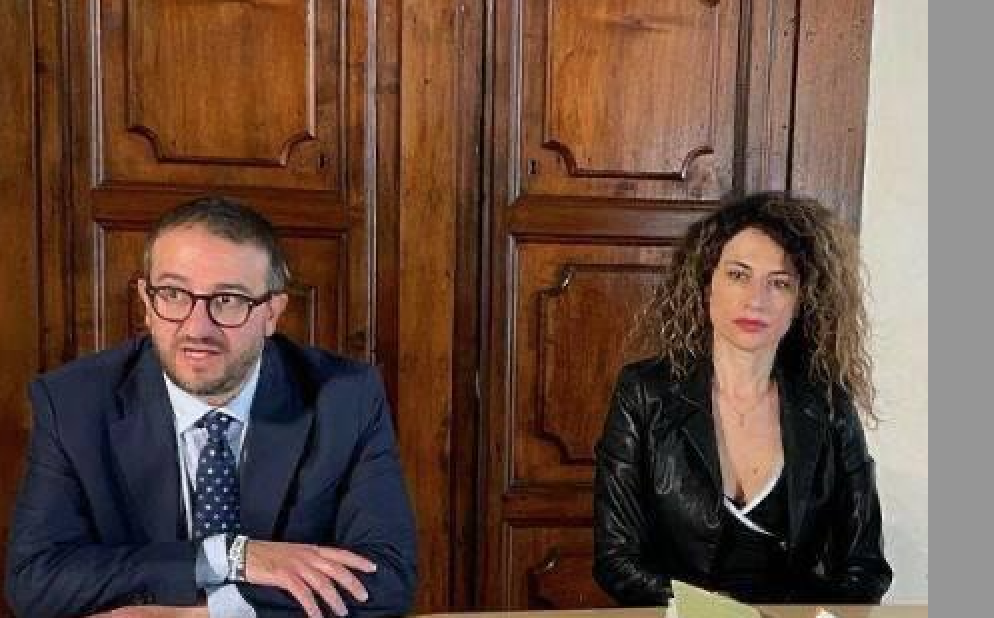 Il sindaco dell’Aquila Pierluigi Biondi e l’assessore Manuela Tursini