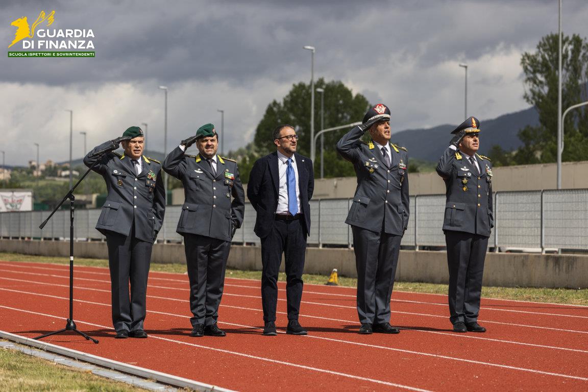Pierluigi Biondi alla partenza della mille miglia della GdF