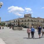 A Capestrano il sindaco uscente ha negato l'uso della piazza allo sfidante per il comizio di chiusura della campagna elettorale