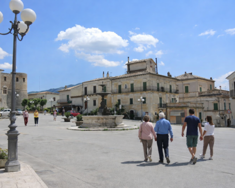 A Capestrano il sindaco uscente ha negato l'uso della piazza allo sfidante per il comizio di chiusura della campagna elettorale