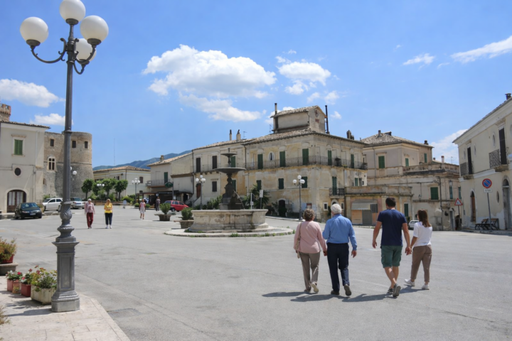 A Capestrano il sindaco uscente ha negato l'uso della piazza allo sfidante per il comizio di chiusura della campagna elettorale