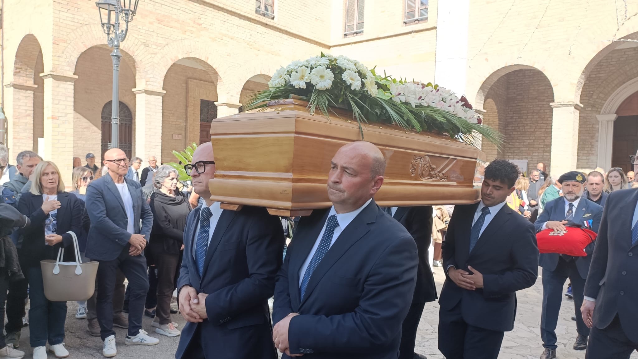 Il feretro di Sandro Galantini