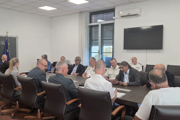 Rafforzamento dei controlli sulla riviera pescarese in vista della stagione estiva: sicurezza, legalità e tutela del territorio al centro dell’incontro in Prefettura