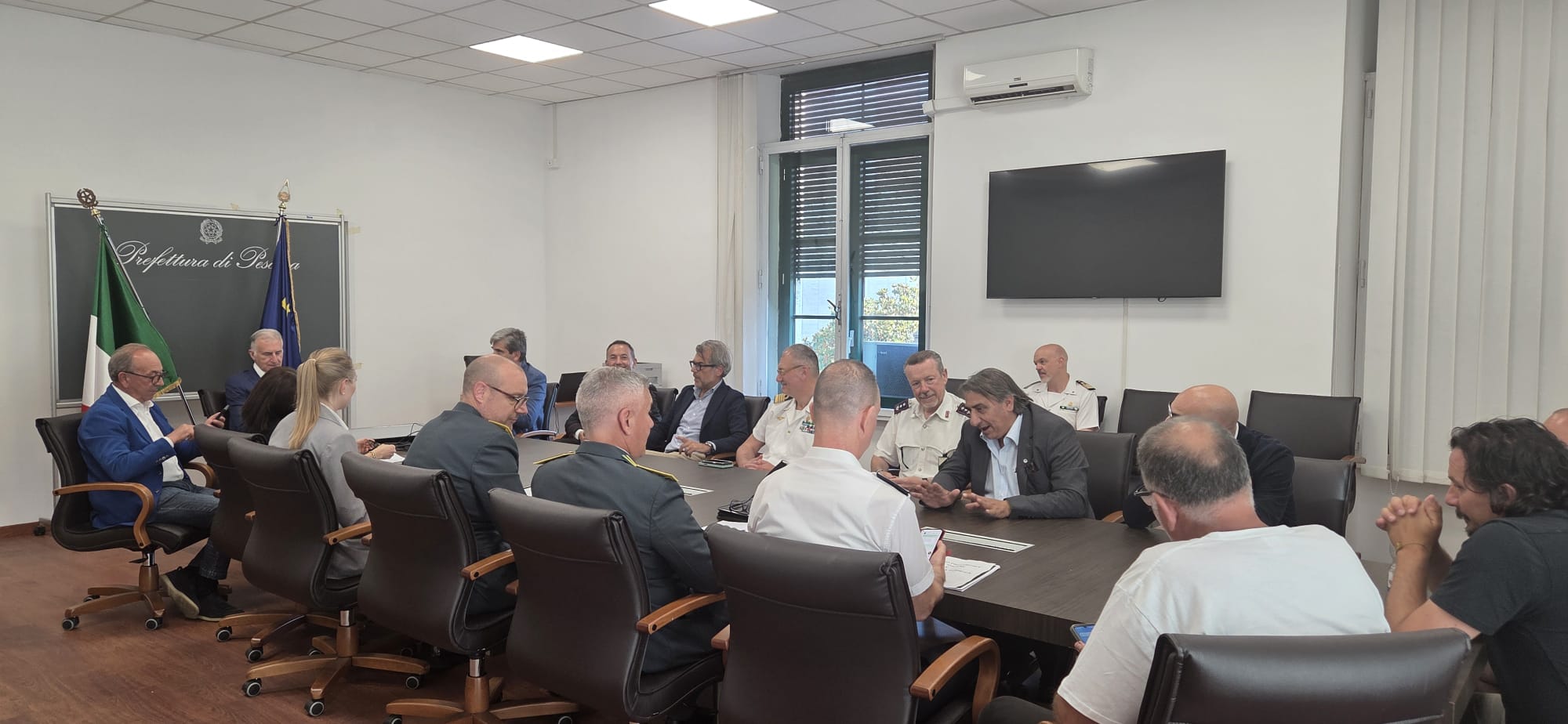 Rafforzamento dei controlli sulla riviera pescarese in vista della stagione estiva: sicurezza, legalità e tutela del territorio al centro dell’incontro in Prefettura