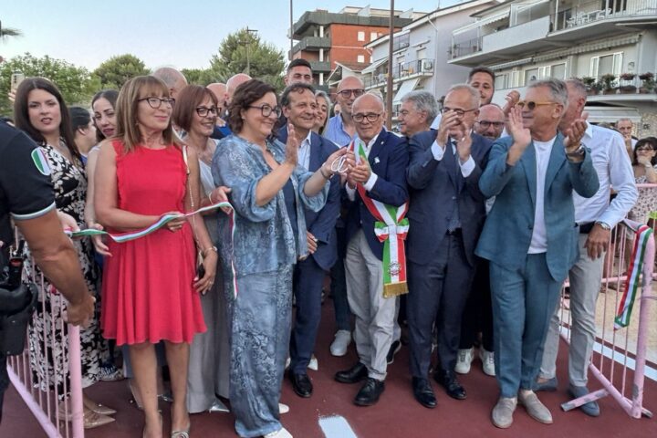 Il taglio del nastro del lungomare di Tortoreto