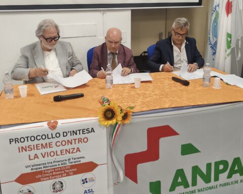 Firmato a Teramo protocollo d’intesa per violenza di genere