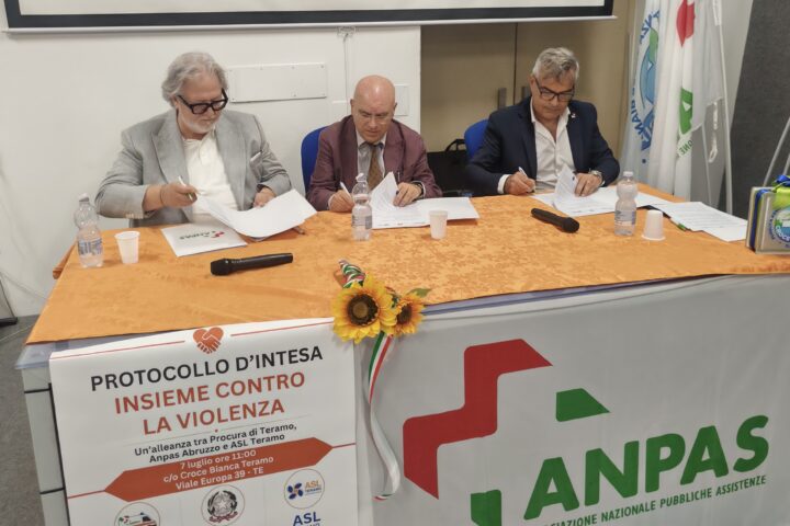 Firmato a Teramo protocollo d’intesa per violenza di genere