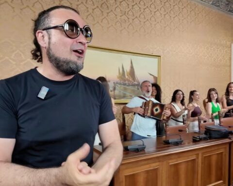 Enrico Melozzi nella sala consiliare della Provincia