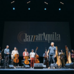L’AQUILA 2026, SIGLATO IL PROTOCOLLO QUINQUENNALE PER IL JAZZ ITALIANO PER LE TERRE DEL SISMA. BIONDI: “SOLIDITÀ E PROSPETTIVA PER RAFFORZARE DIMENSIONE INTERNAZIONALE”