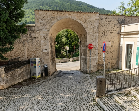 via ed Arco Jacopo Della Rivera