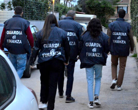 GdiF PESCARA: BANCAROTTA FRAUDOLENTA E FINANZIAMENTI PUBBLICI ILLECITI. ESEGUITE MISURE CAUTELARI PERSONALI E REALI NEI CONFRONTI DI TRE IMPRENDITORI