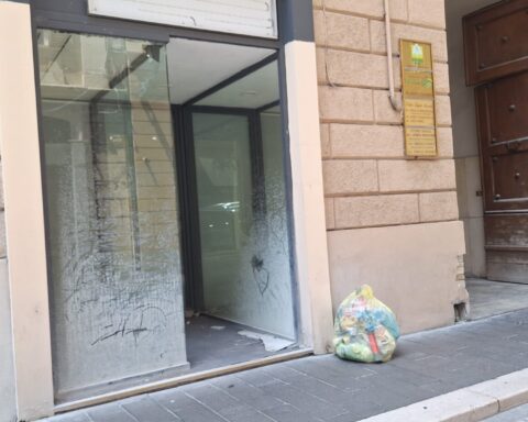 Chieti_negozi_sfitti