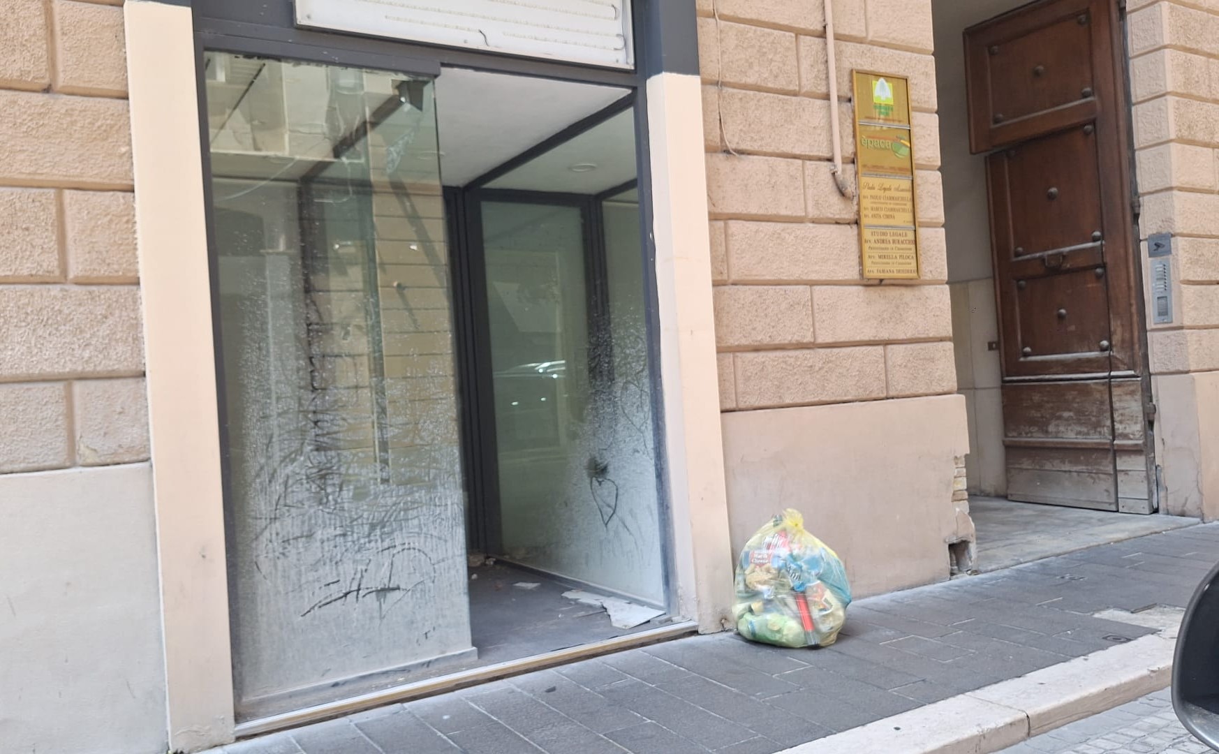 Chieti_negozi_sfitti