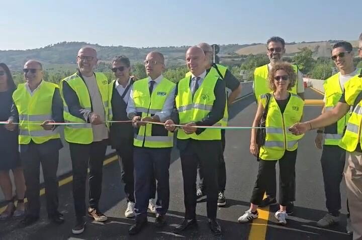 Riapertura del ponte ancaranese