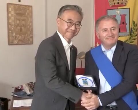 Angelo Caruso incontra l'Ambasciatore coreano Kim Choon-goo