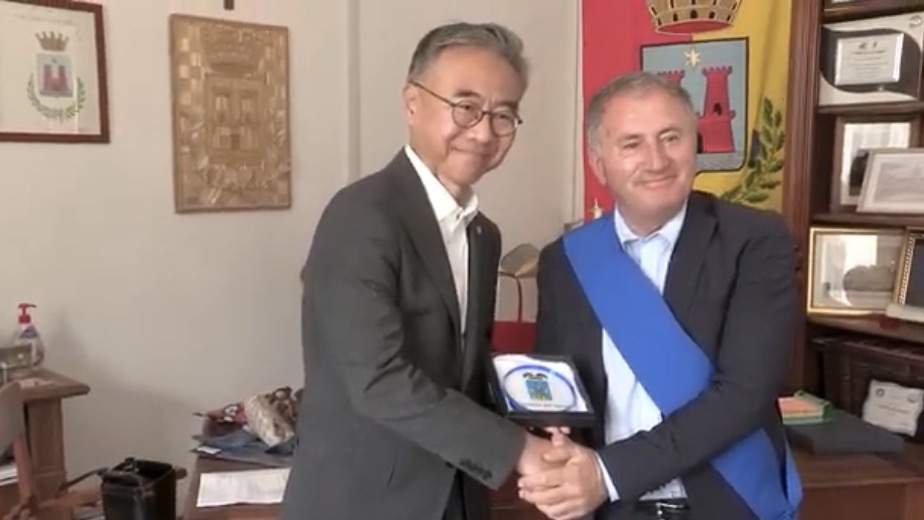 Angelo Caruso incontra l'Ambasciatore coreano Kim Choon-goo