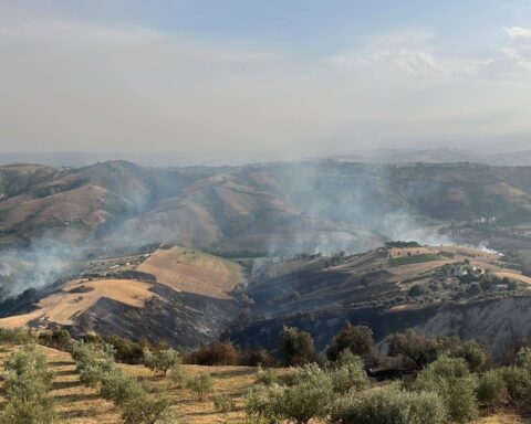 L'INCENDIO NELLA ZONA DEI CALANCHI