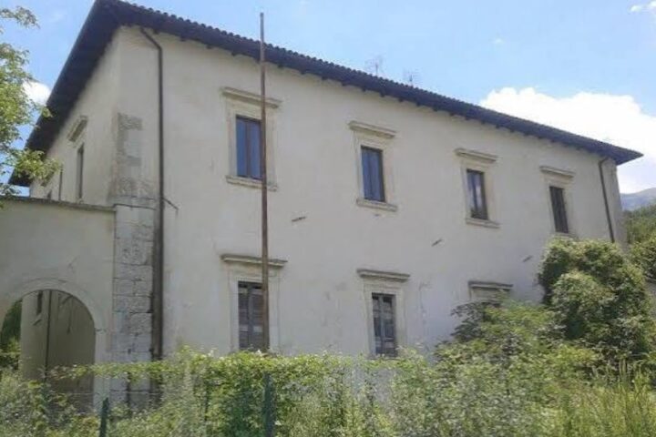 Palazzo Oliva L'Aquila