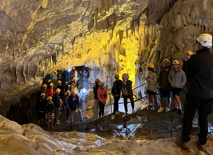 LA GROTTA DEL CAVALLONE A TARANTA PELIGNA, CHIETI