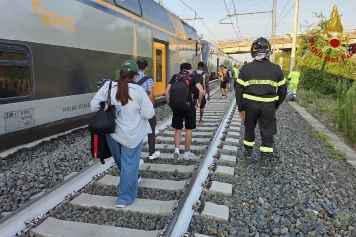 Treno investe mucche e deraglia vicino Roma, nessun ferito
