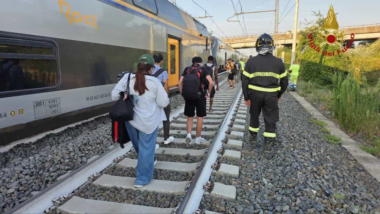 Treno investe mucche e deraglia vicino Roma, nessun ferito